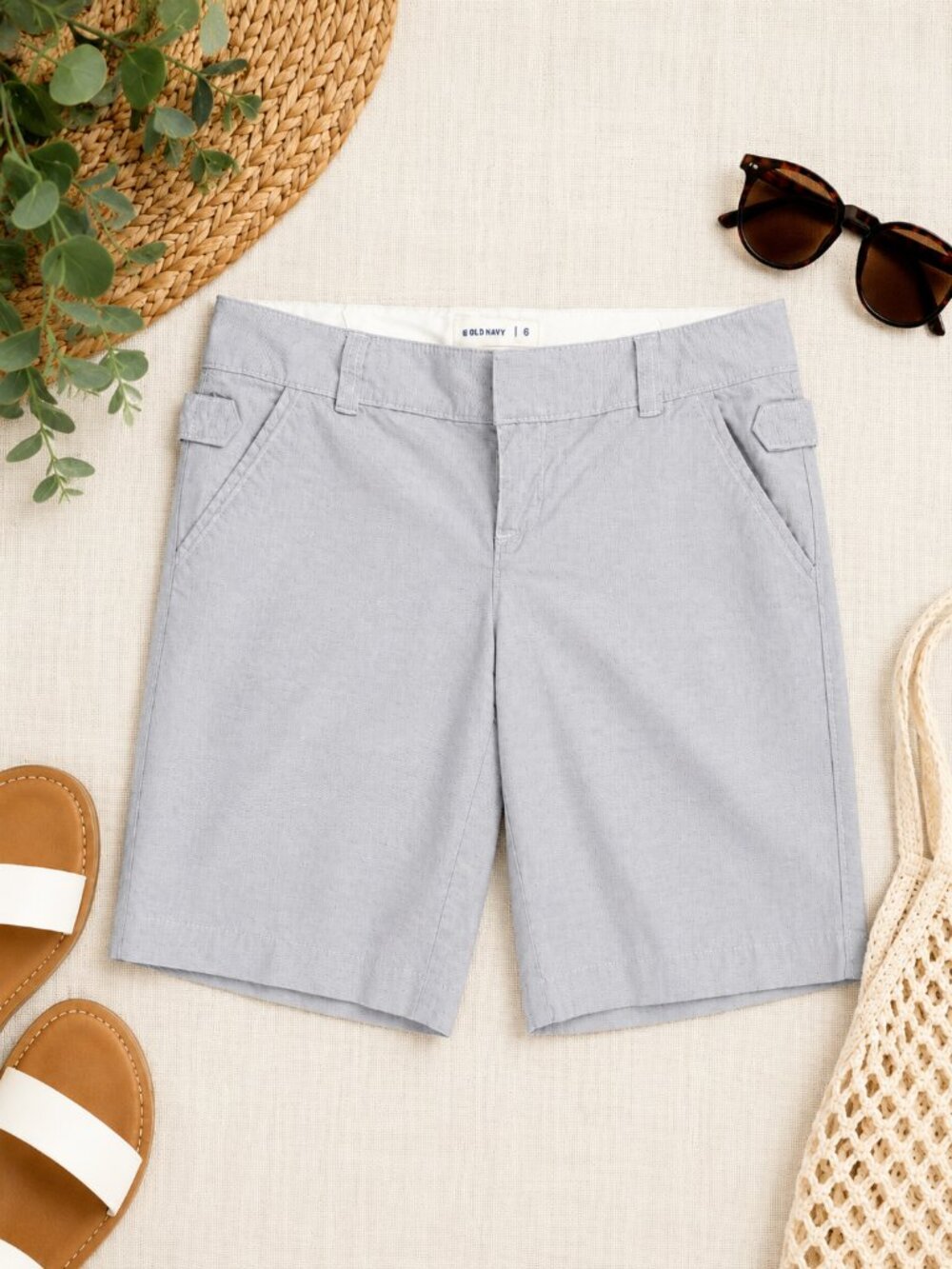 Old Navy Bermuda Shorts Size 6 Light Gray Casual Summer Shorts